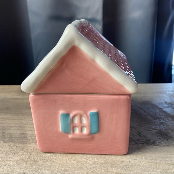 Adorable DW Home Pink Christmas Candle House Ceramic Decor Peppermint Popcorn - Picture 3 of 11